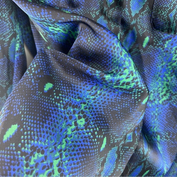 Liz Claiborne Silky Soft Snake Print Dress Button Up Top Small Career Office - Picture 6 of 9